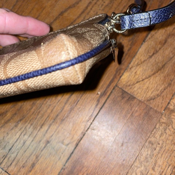 •COACH•TAN/NAVY/BROWN DOUBLE ZIP WRISTLET WALLET (LIKE NEW)SIGNATURE CANVAS LOGO - Picture 6 of 10